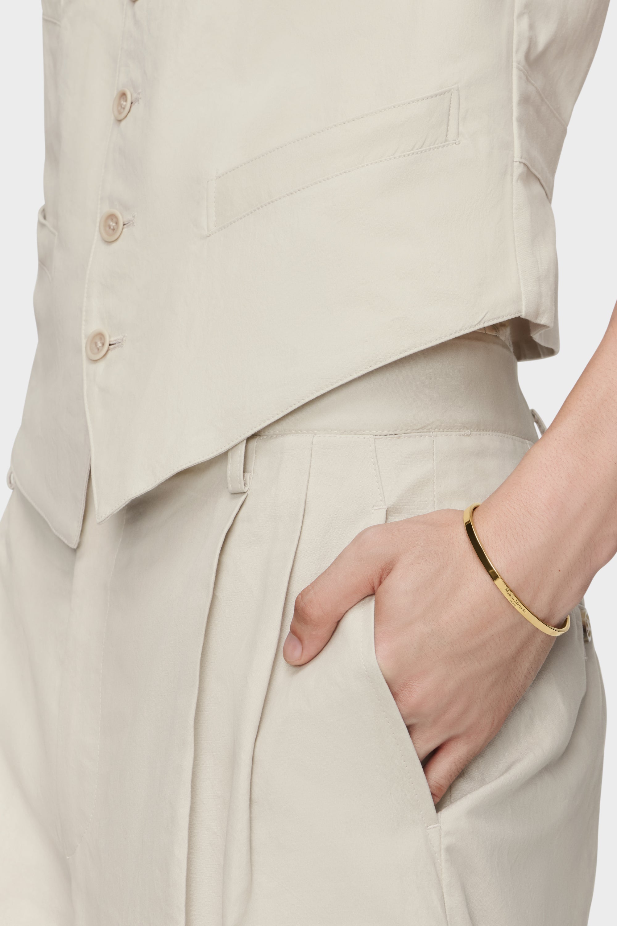 アクセサリー Maison Margiela Slim Logo Cuff Bracelet Designer Yellow Logo slim cuff bracelet | Shop Online | Maison