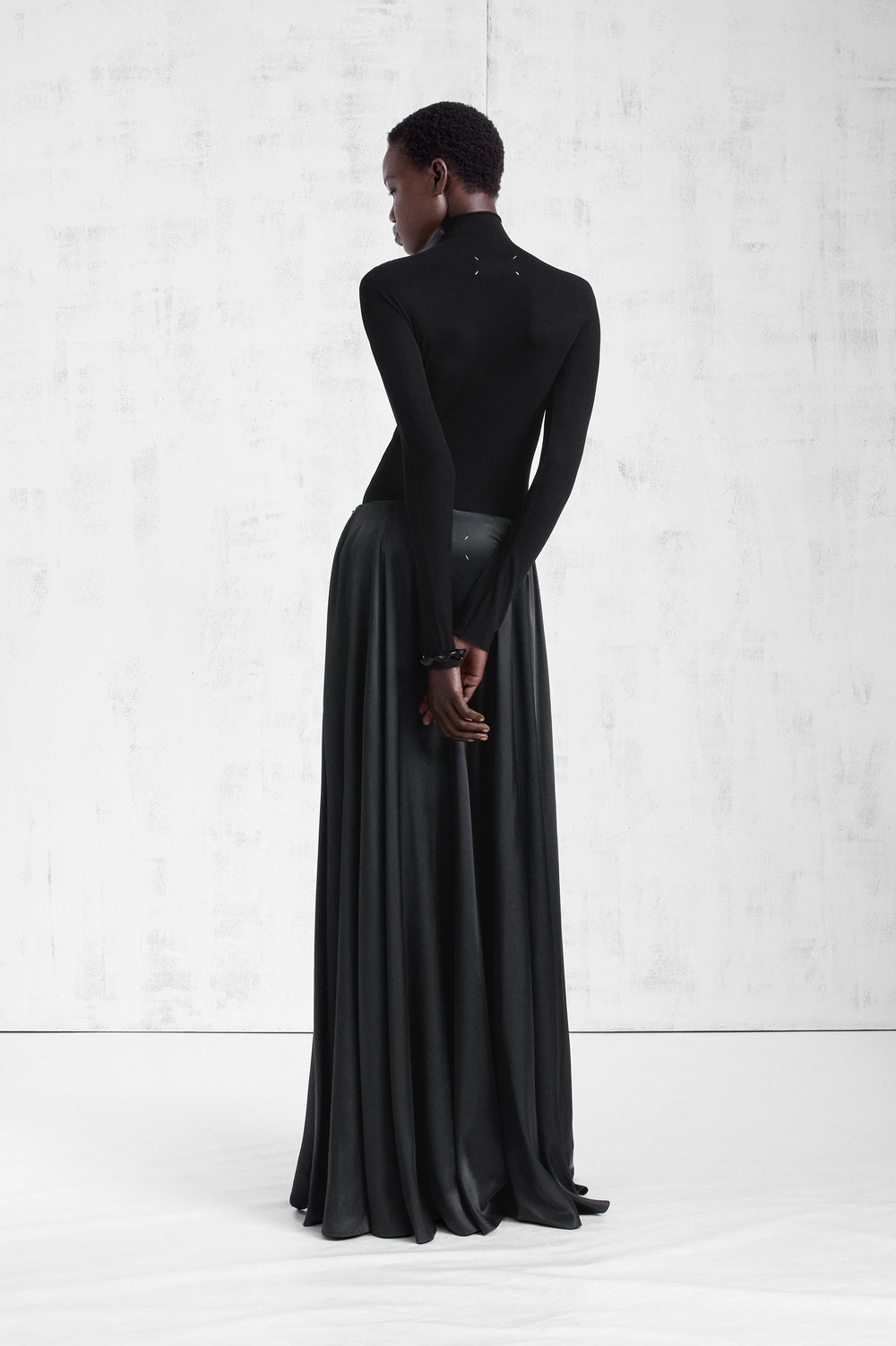 Maison Margiela بدلة الجيرسيه التقنية الضيقة