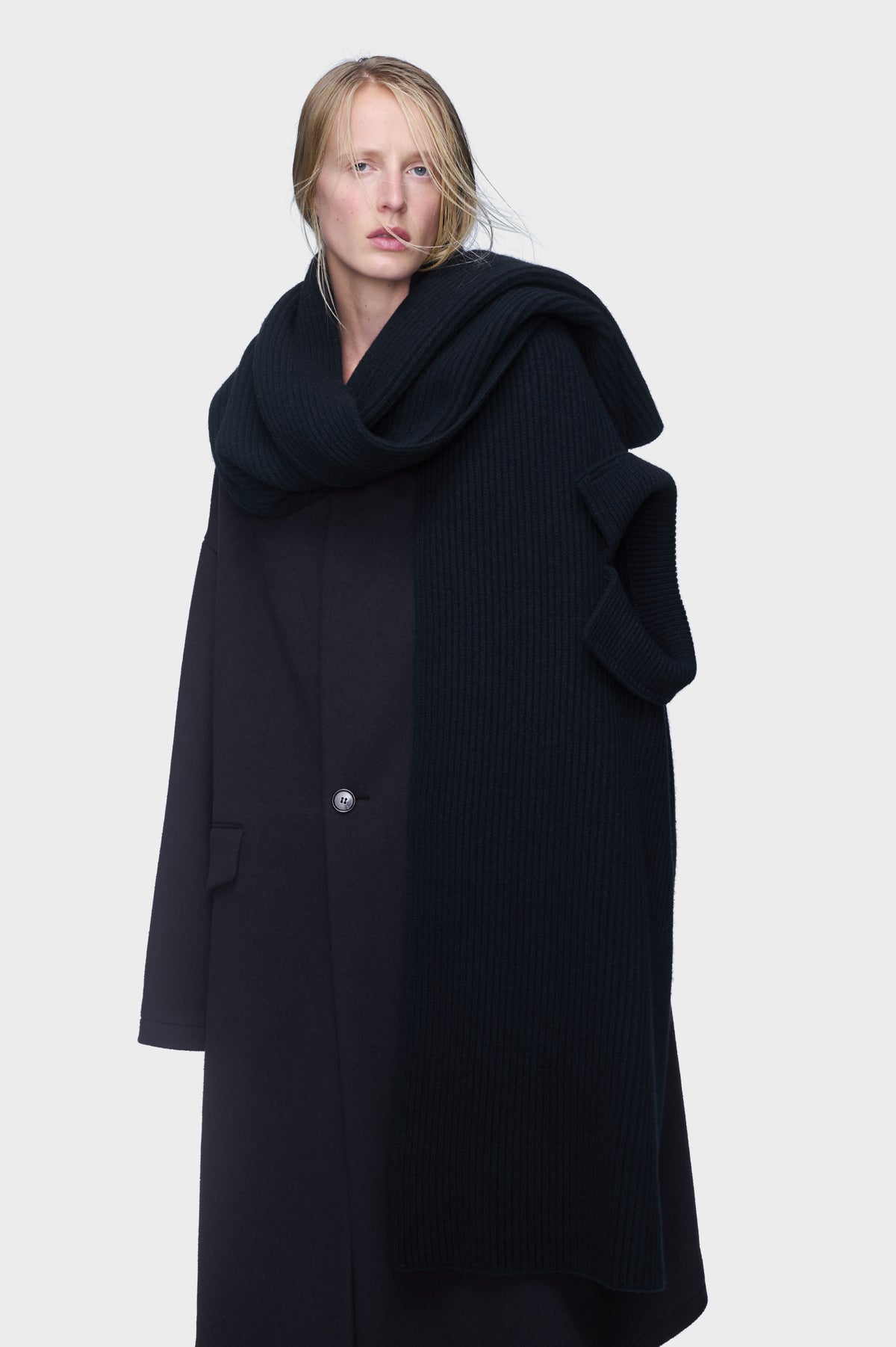 Ribbed wool scarf with collar