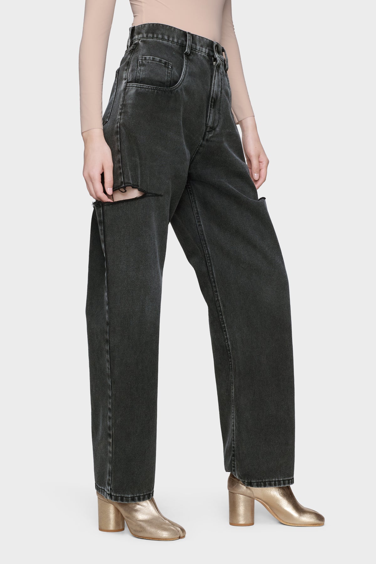 Cut-out jeans