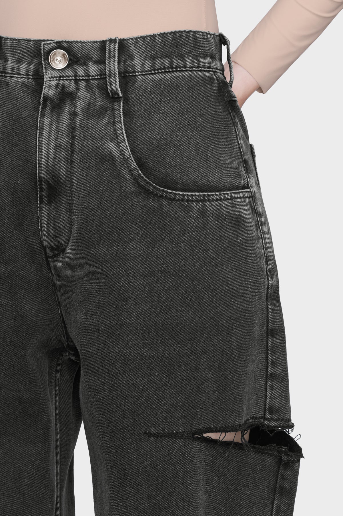 Cut-out jeans