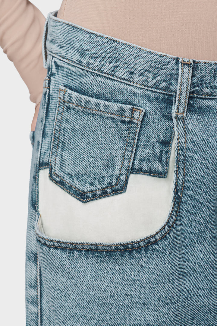 Straight jeans with contrasted pockets