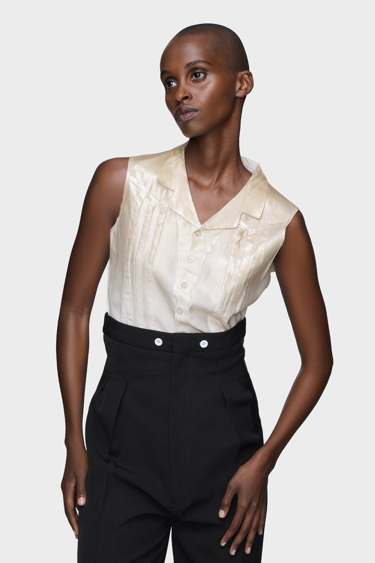 Foil-treated sleeveless shirt