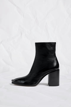 Shiny Soft Nappa Piped Ankle Boots