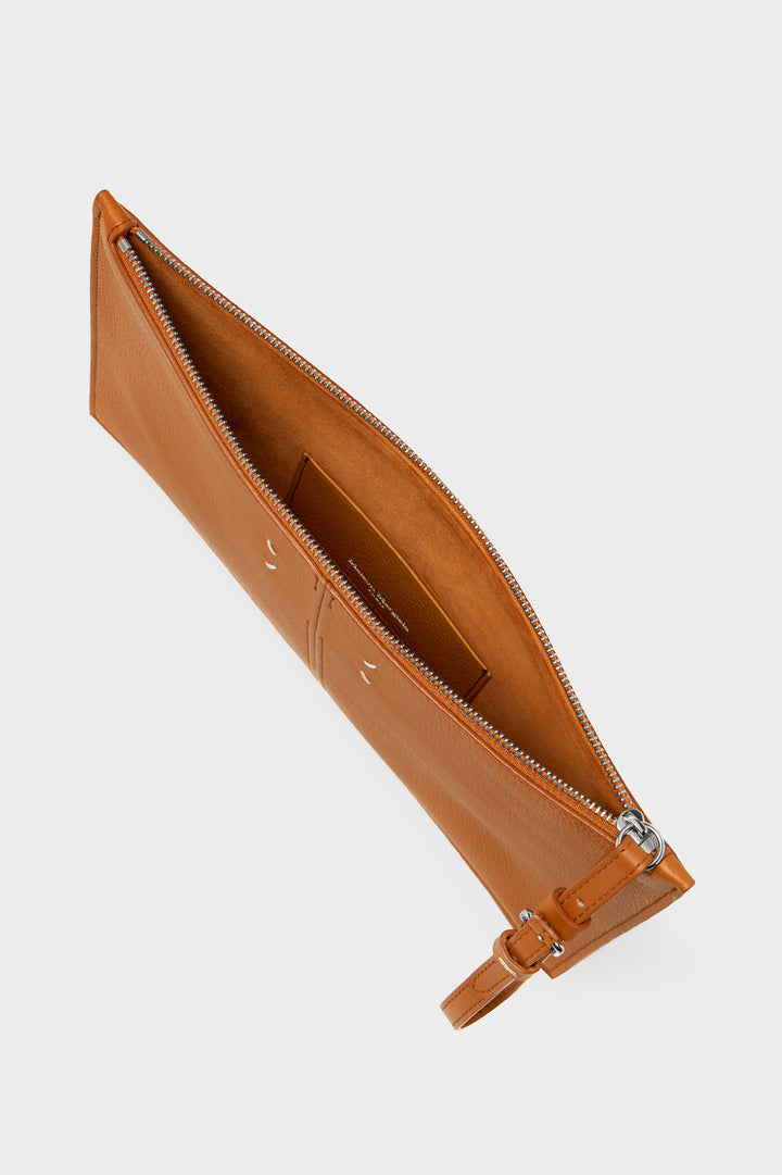 الحقيبة الجلدية