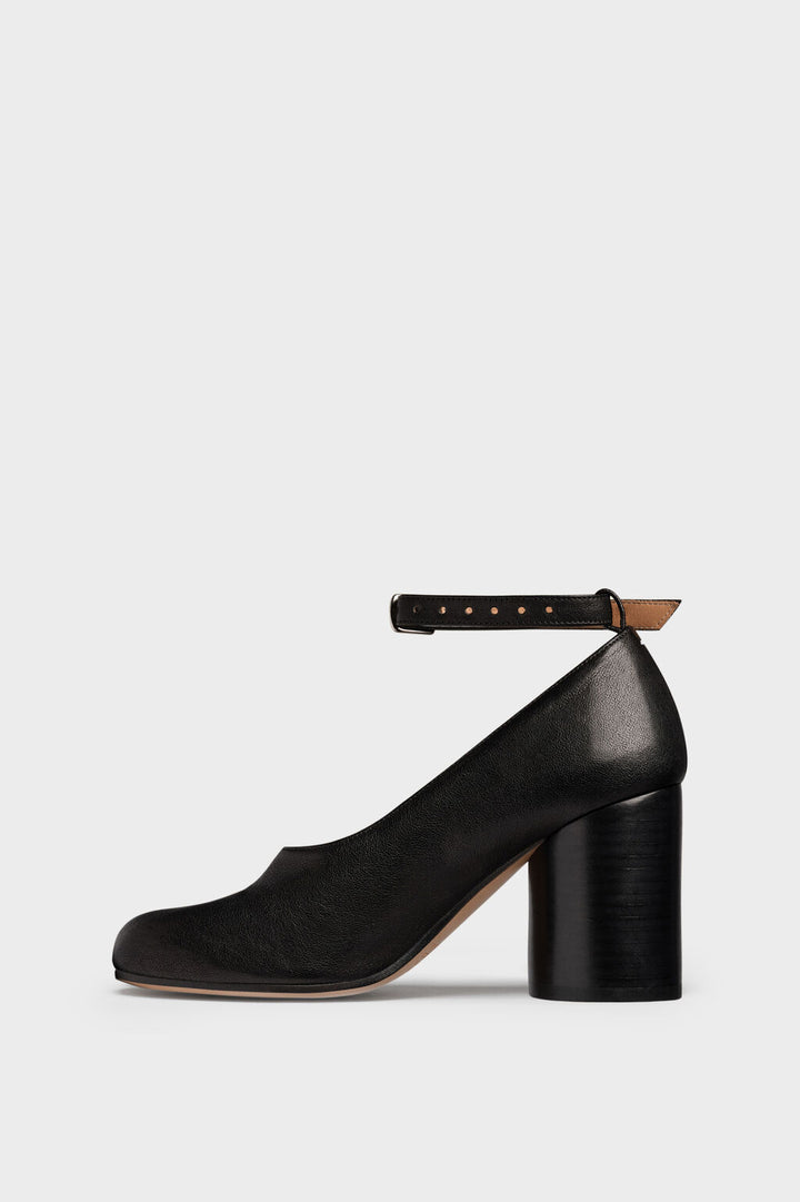Tabi pumps