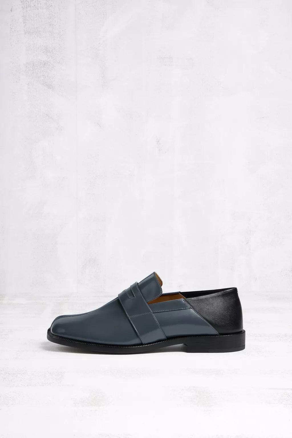 Tabi loafers