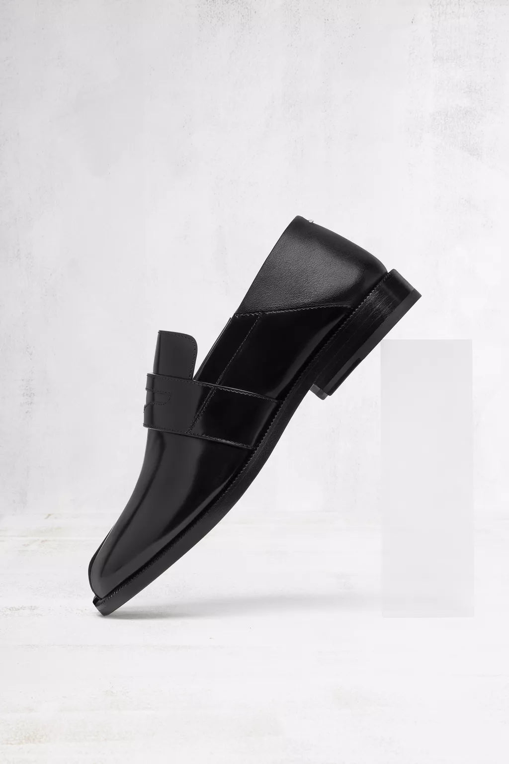 Tabi loafers