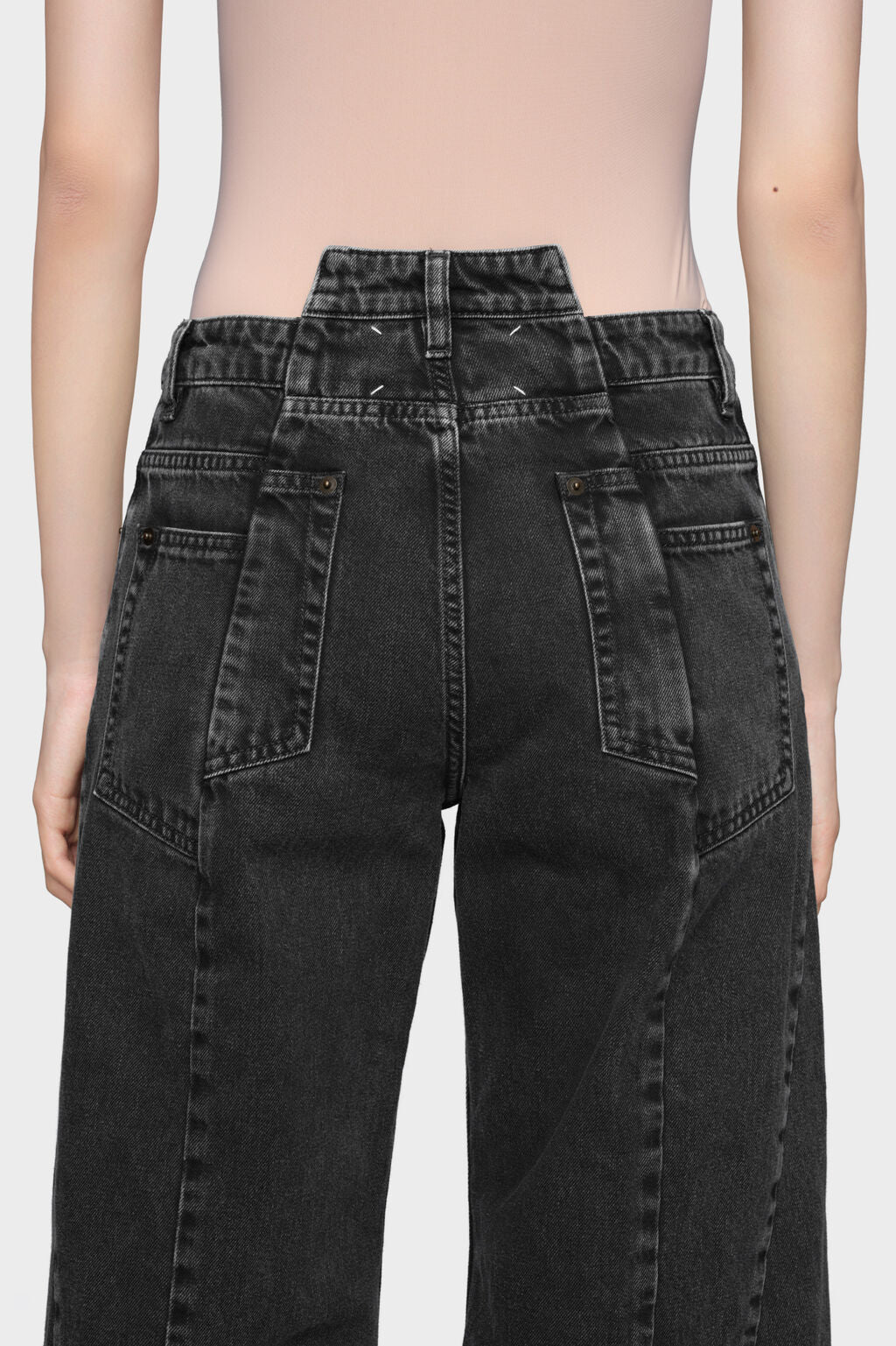 Cut-out jeans