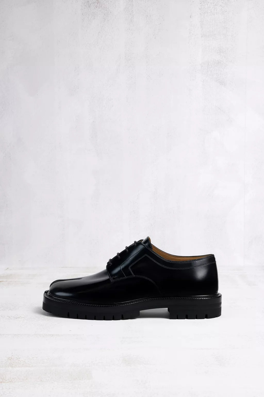 Tabi lace-ups