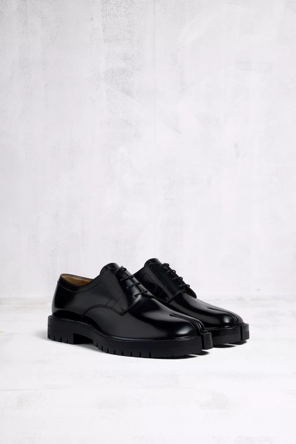 Tabi lace-ups