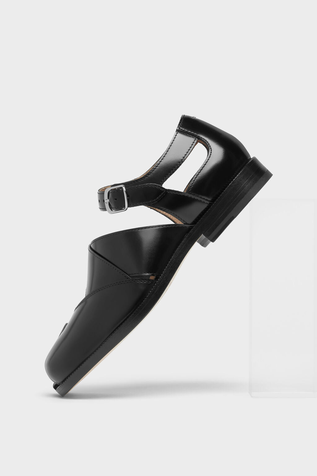 靴 Maison Margiela Tabi leather sandals 44 Designer Black Tabi leather sandals | Shop Online | Maison Margiela