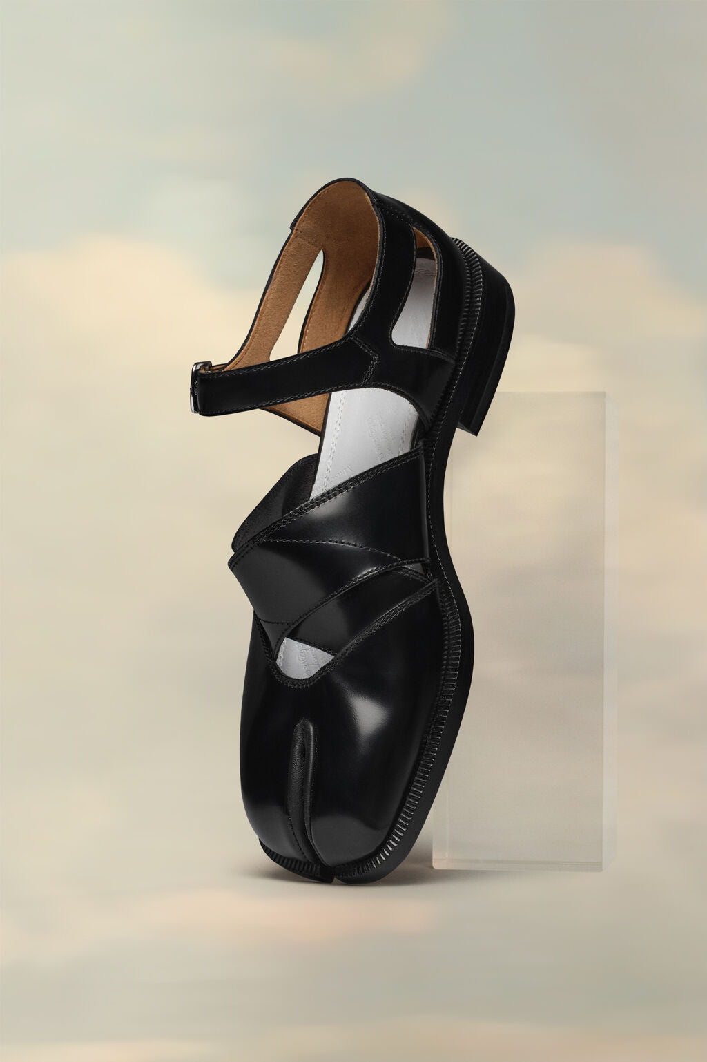 Tabi sandals