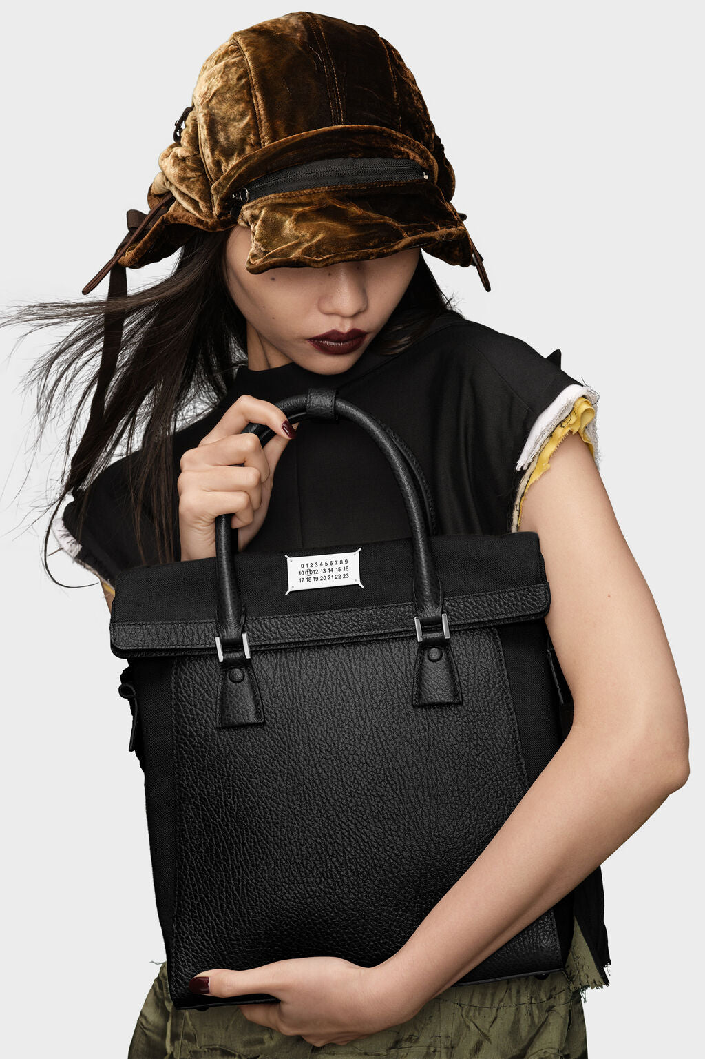 Designer Black 5AC Daily Vertical small | Shop Online | Maison