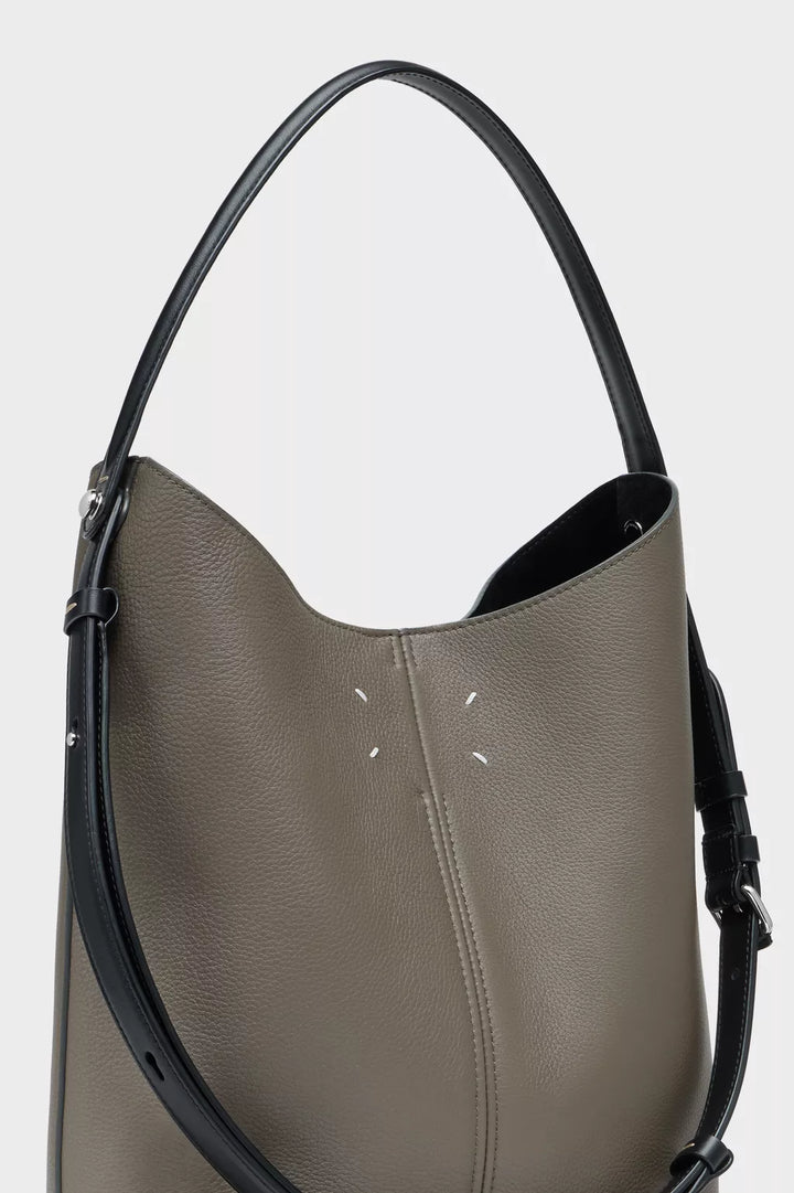 Dress-age Hobo