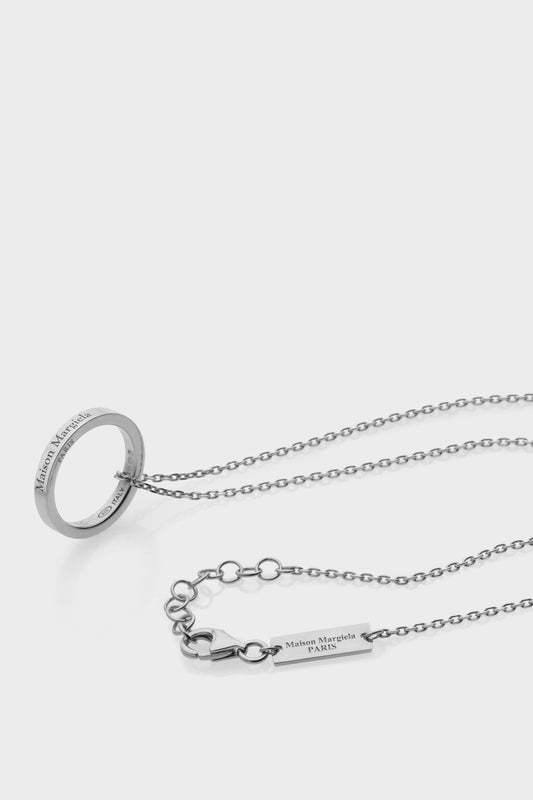 Maison Margiela قلادة قلادة على شكل حلقة الشعار